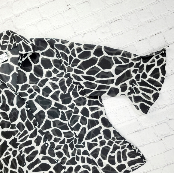 Kathy Che Animal print Button down top - Picture 9 of 12